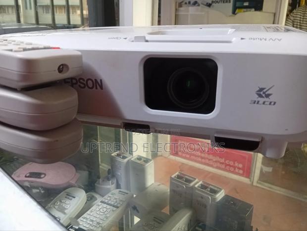 Epson Eb-S05 – Powerful Projection With Versatile Connectivity - main view