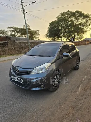 Toyota Vitz 2015 Gray