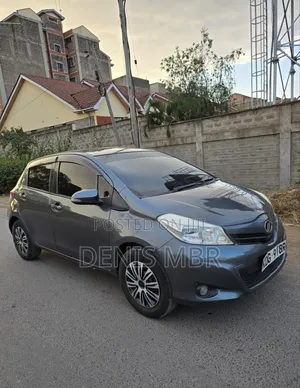Toyota Vitz 2015 Gray