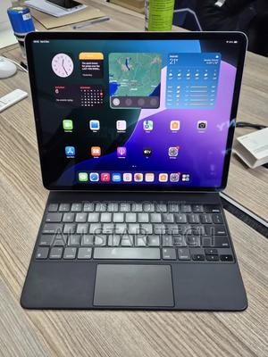 Apple iPad Pro (2022) 256 GB Black - main view