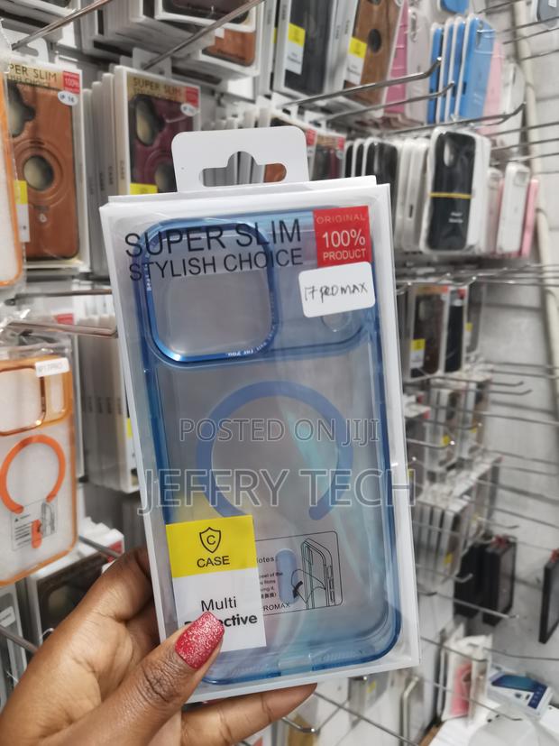 Azeer iPhone 17 Pro Max Transluscent Magsafe Compatible Case - thumbnail 3