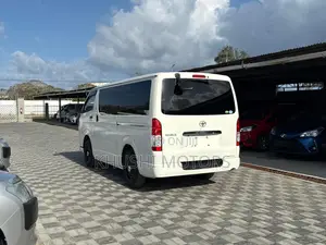 Toyota HiAce 2018 White