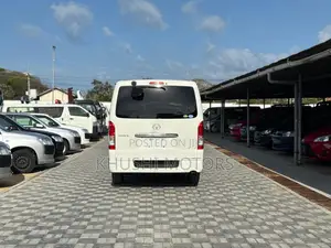 Toyota HiAce 2018 White