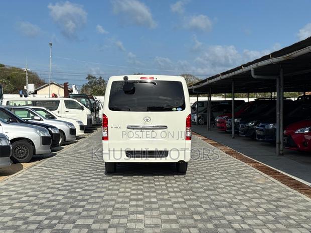 Toyota HiAce 2018 White - thumbnail 5