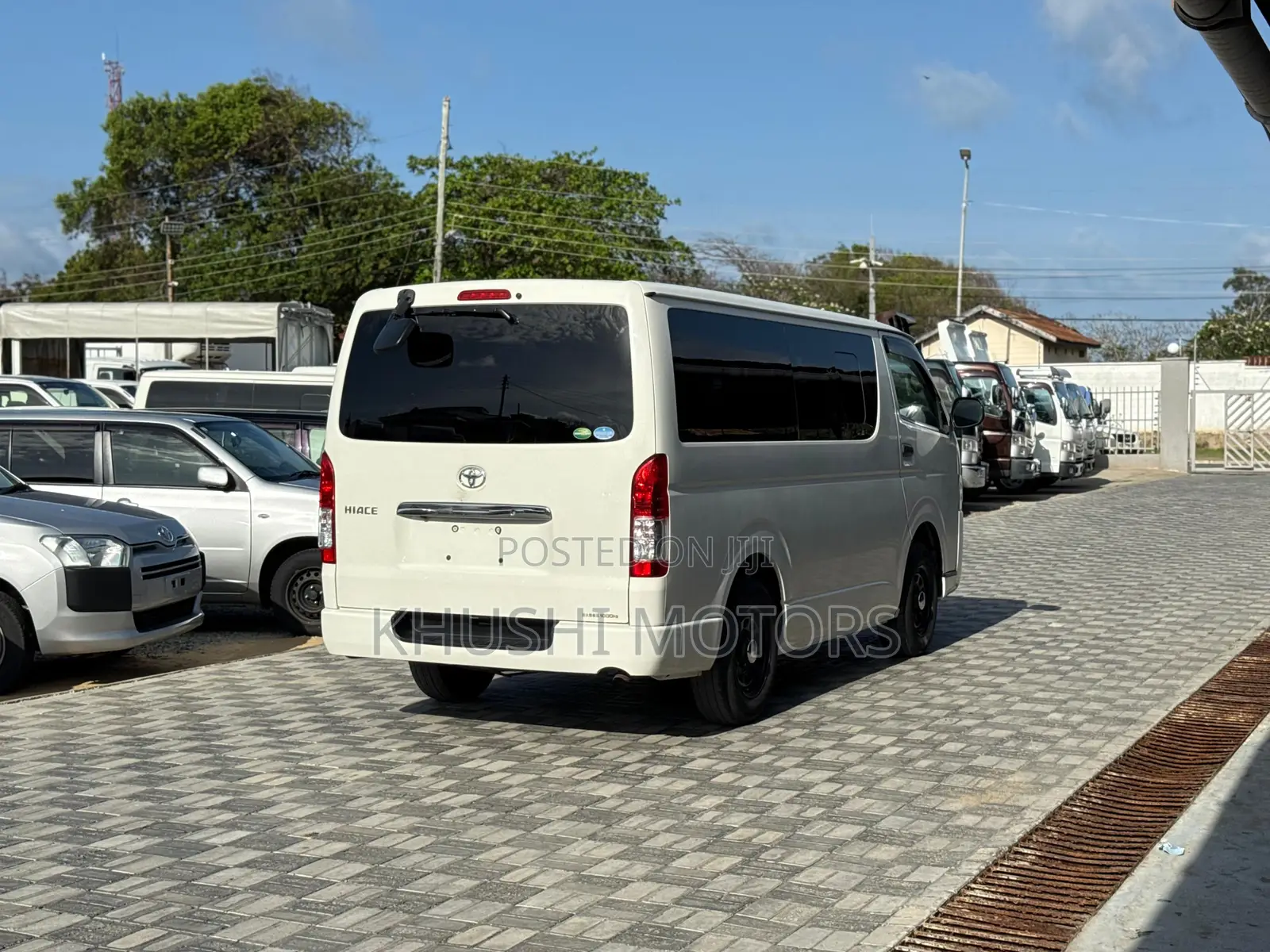 Toyota HiAce 2018 White