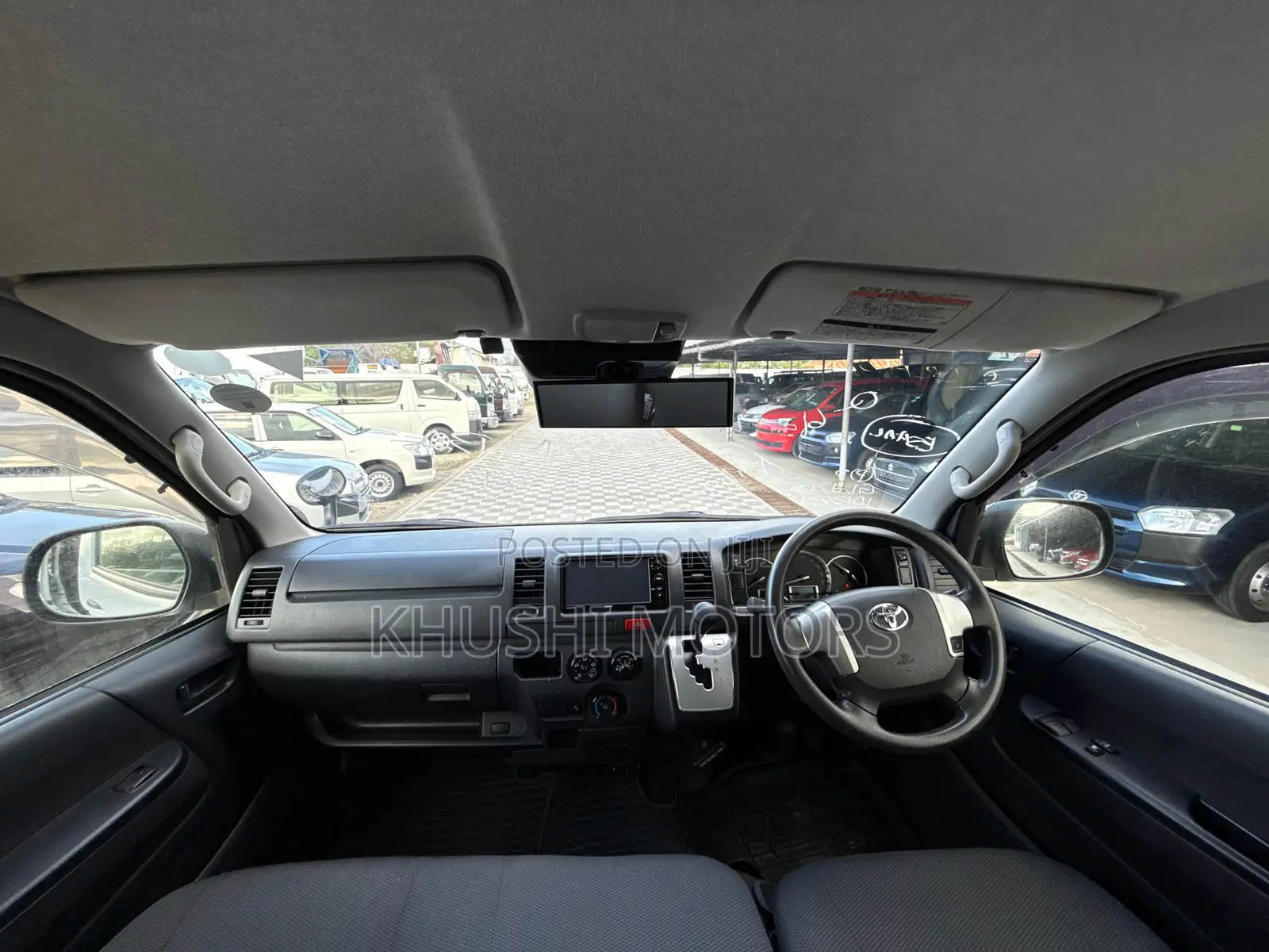 Toyota HiAce 2018 White