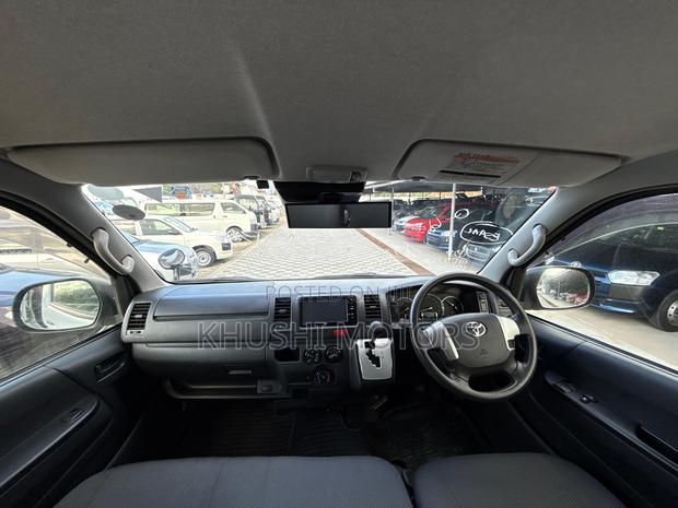 Toyota HiAce 2018 White - thumbnail 8