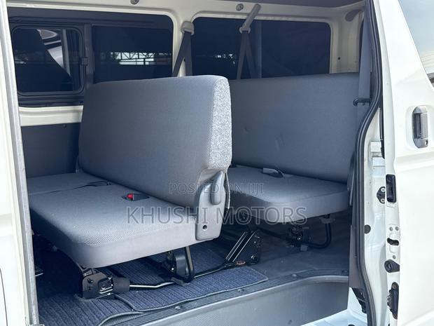 Toyota HiAce 2018 White - thumbnail 9