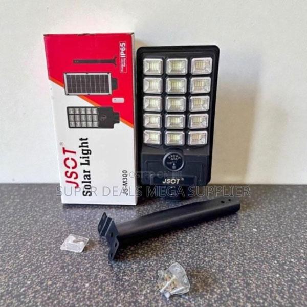 Inbuilt Rechargeable Li- Ion Battery 300w Security Solar Street Light