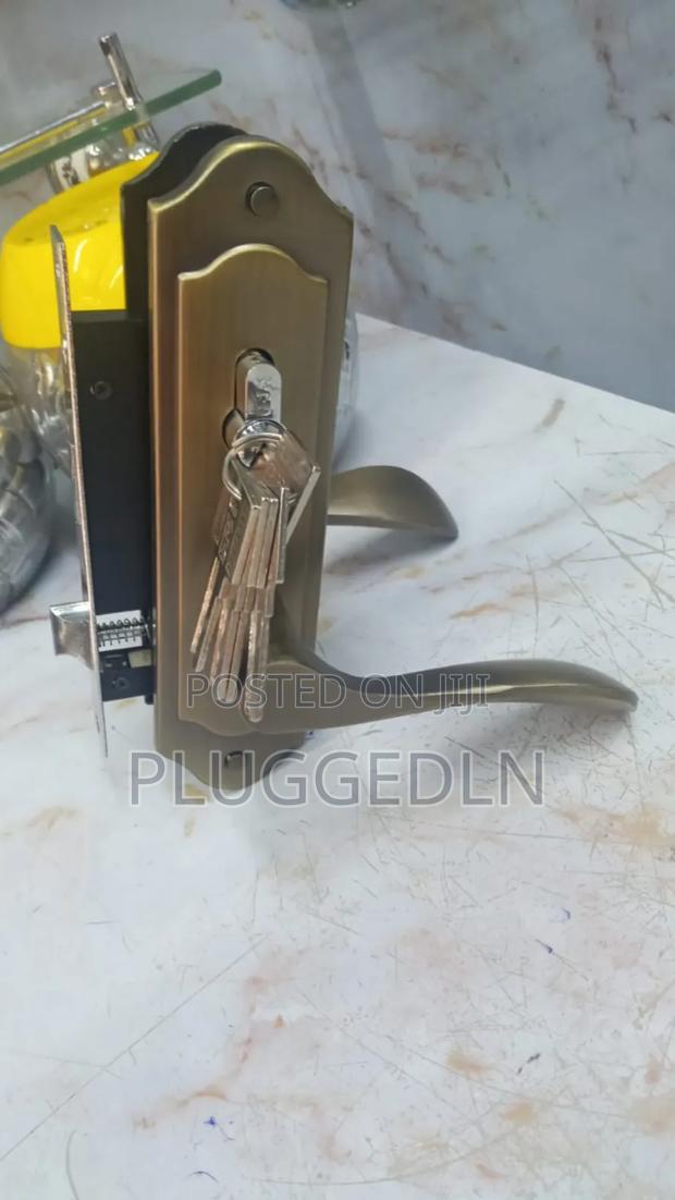 Door Lock With a Lever Handle - thumbnail 2