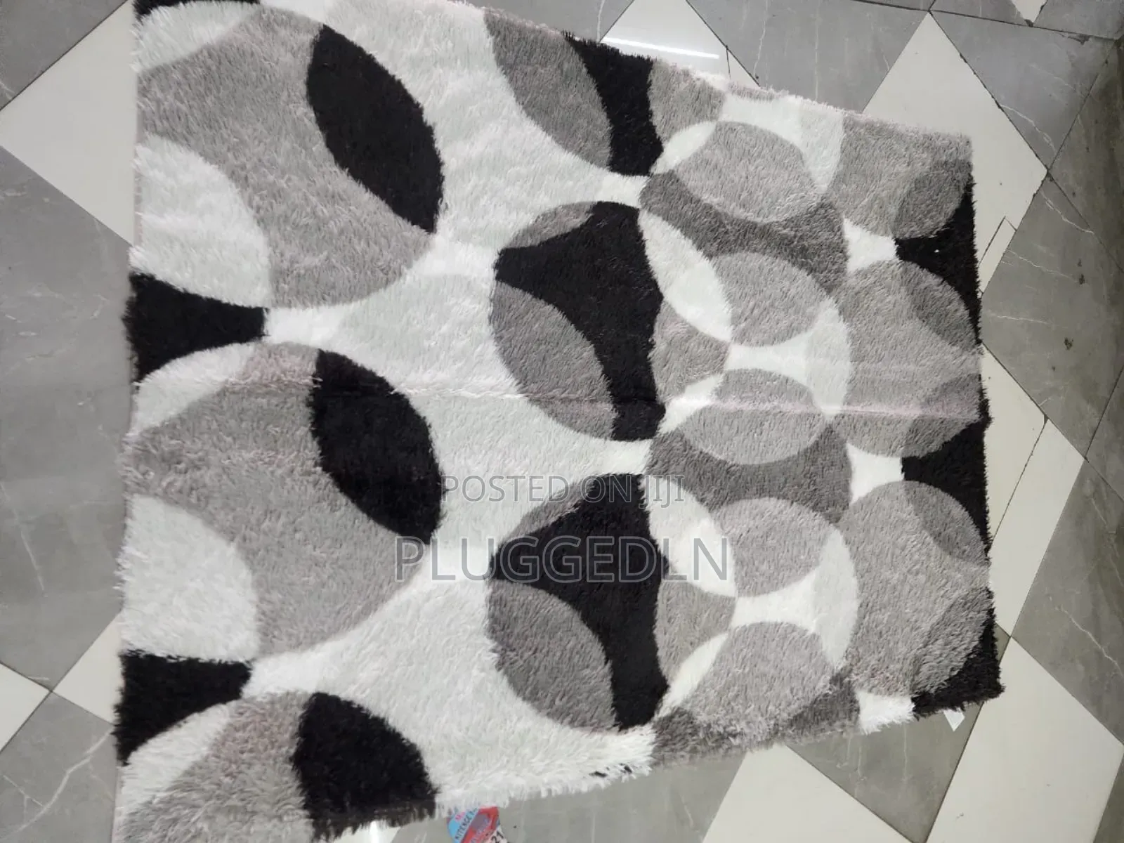 Fluffy Carpet ** 5x8 Size