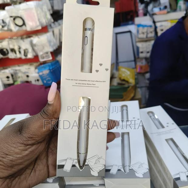 Universal Stylus Pen Compatible With iPads And Tablets - thumbnail 2