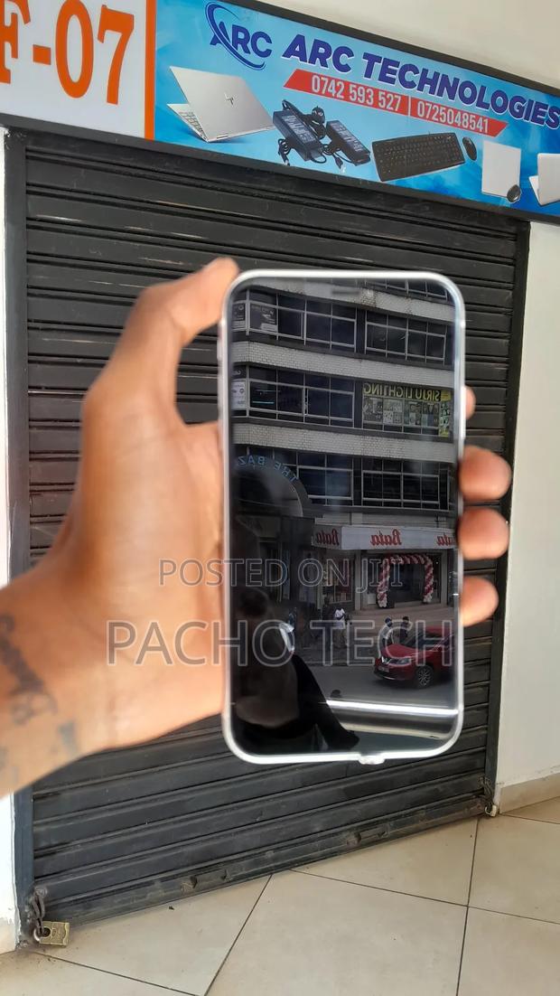 Apple iPhone XR 128 GB White - main view