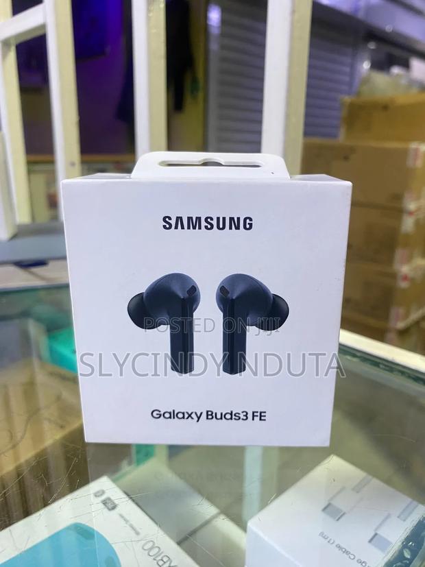 Samsung Galaxy Buds 3 Fe - main view