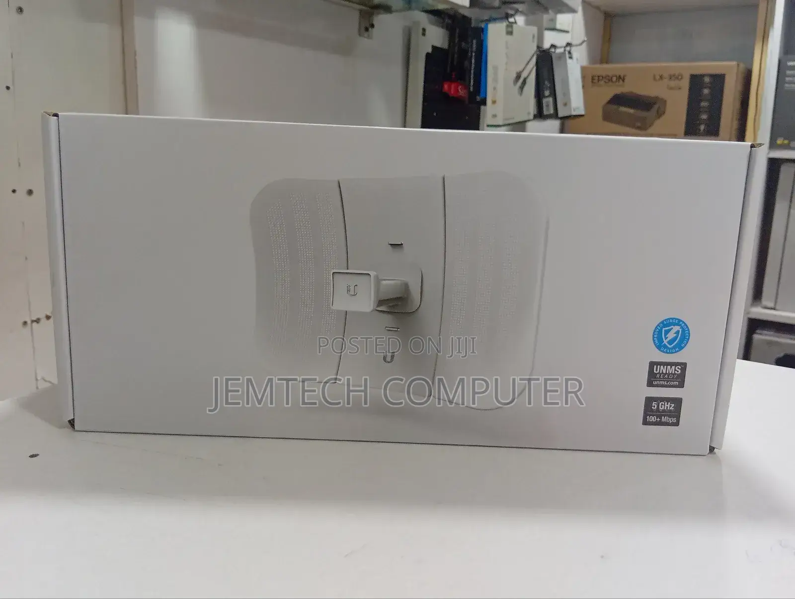 Ubiquiti Airmax Litebeam M5 23dbi Wireless Cpe (Lbe-M5-23)
