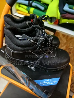 Double-Density Black Outsole for Durability Safety Boot