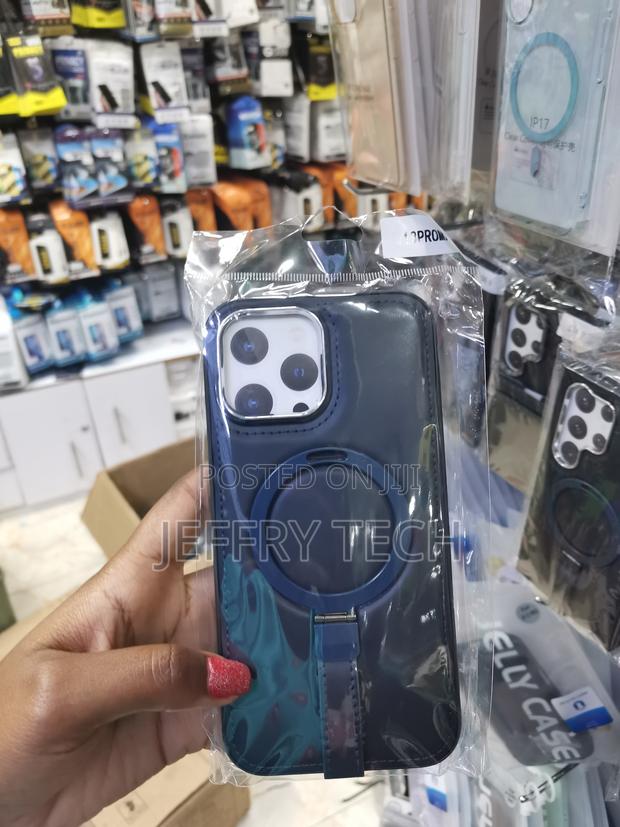 Vauser iPhone 13 Pro Max Leather Case With Magsafe Invisible Stand - main view