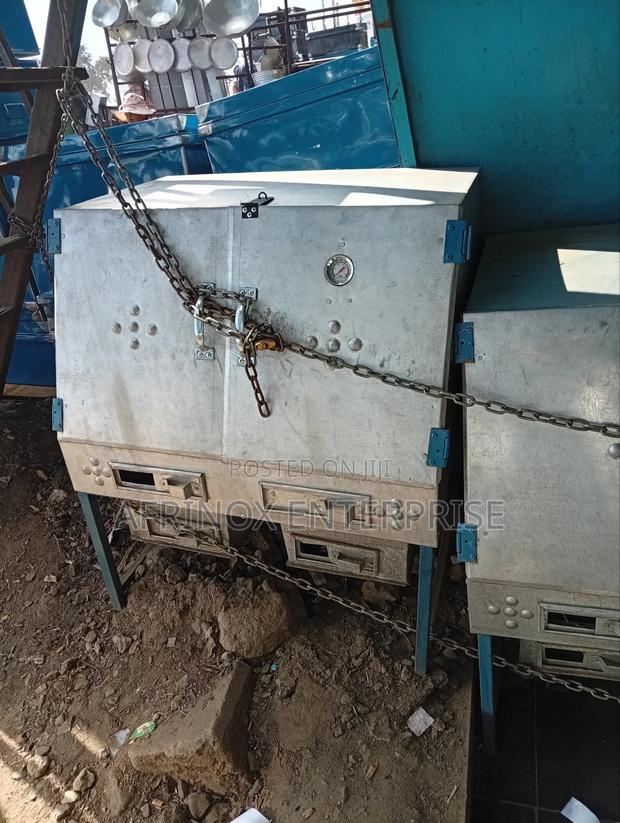 Charcoal Oven + 2 Built-in Charcoal Jikos - main view