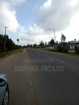 80×200 Plot Fronting Tarmack in Ruai