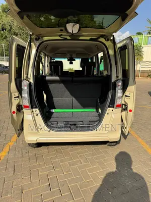 Honda N-Box 660 FWD 2018 Beige