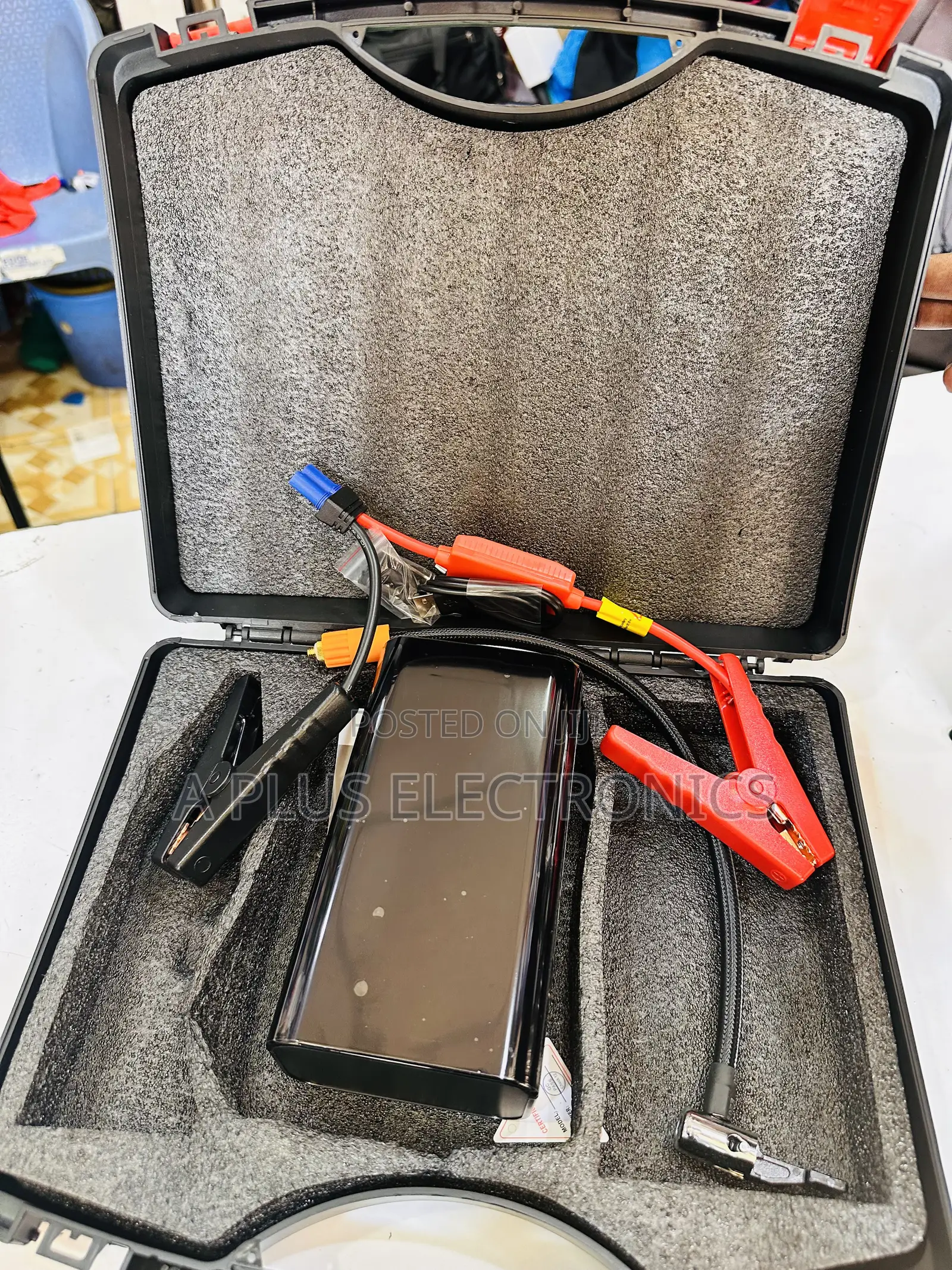 Q7 Jumpstarter + Tyre Inflator 80000mah-Save on Emergencies