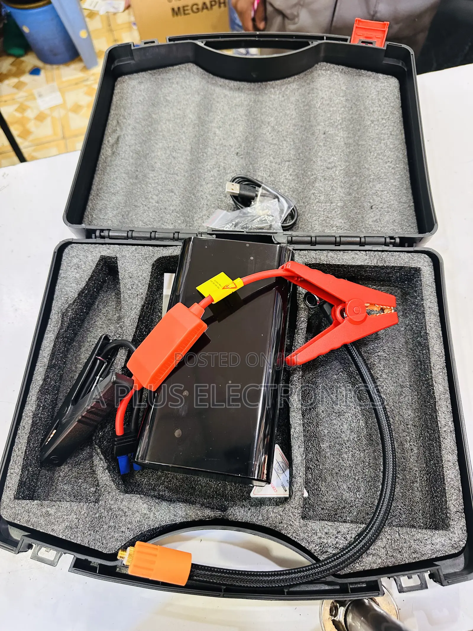Q7 80000mah Portable Jumpstarter – Inflates Tyres Fast