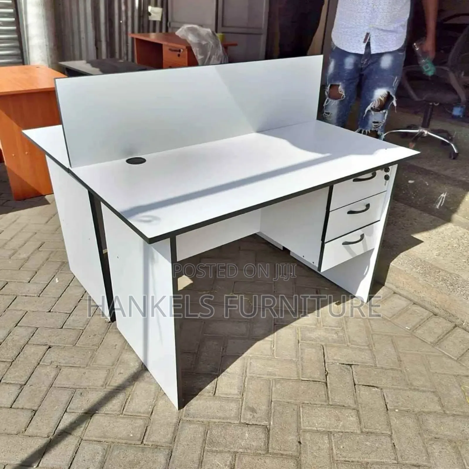 Modern Twin Workstation for Compact Offices