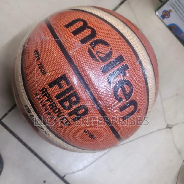 Molten Size 7 Indoor Basketball