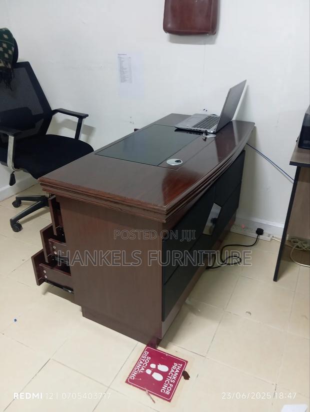 Generic 1.2 M Executive Office Desk - main view