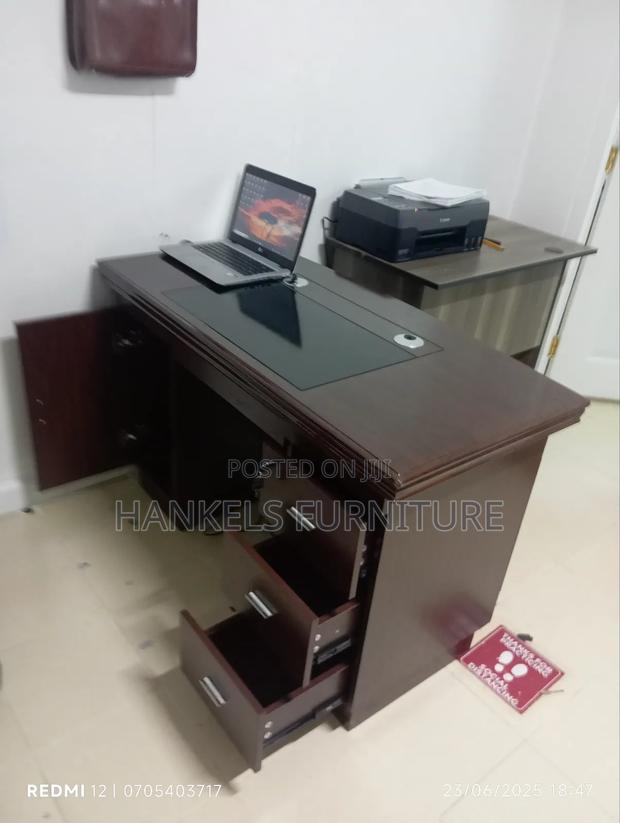 Generic 1.2 M Executive Office Desk - thumbnail 3