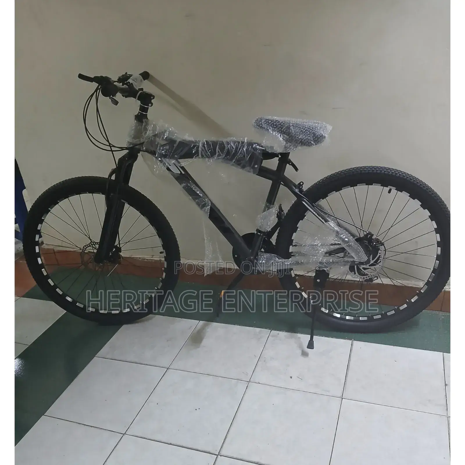Mountain Bike Size 26 With Gears And Spring Shock Absorber