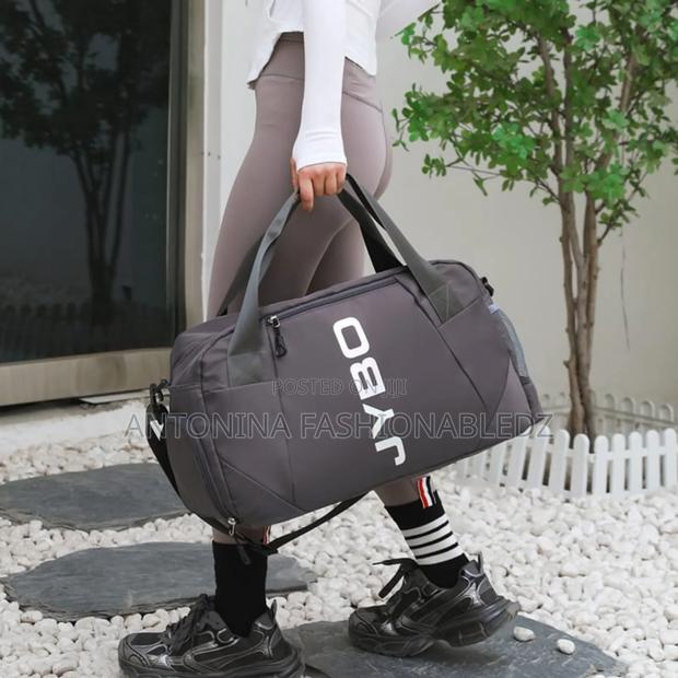 Travelling Bag/Luggage - thumbnail 2