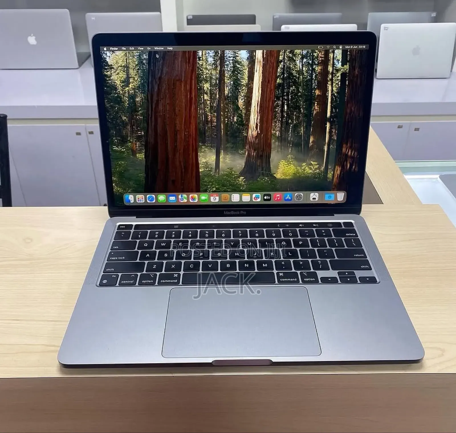 Laptop Apple MacBook Pro 2022 M2 16GB Apple M2 SSD 512GB