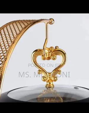 Luxury 8 L Stainless Steel Chafing With Elegant Black and Gold Design.