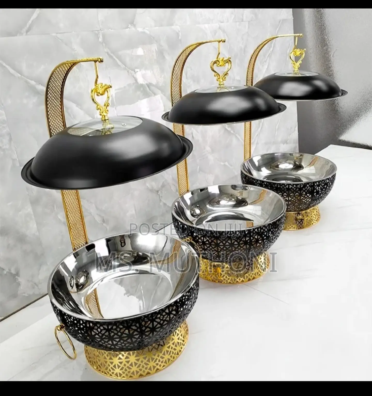 Luxury 8 L Stainless Steel Chafing With Elegant Black and Gold Design.