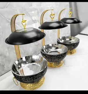 Luxury 8 L Stainless Steel Chafing With Elegant Black and Gold Design.
