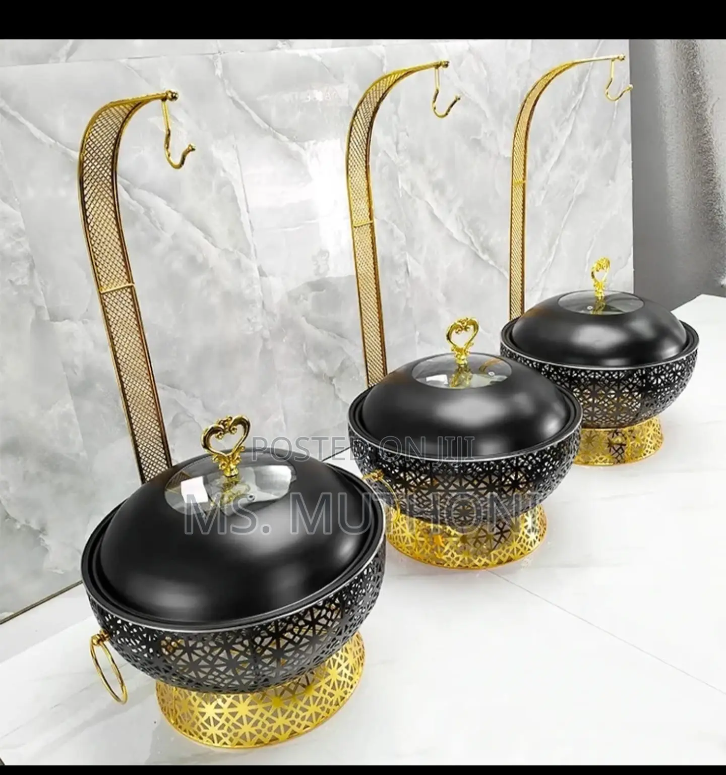 Luxury 8 L Stainless Steel Chafing With Elegant Black and Gold Design.