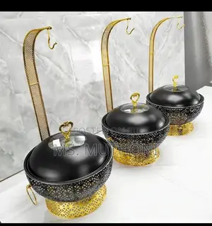 Luxury 8 L Stainless Steel Chafing With Elegant Black and Gold Design.