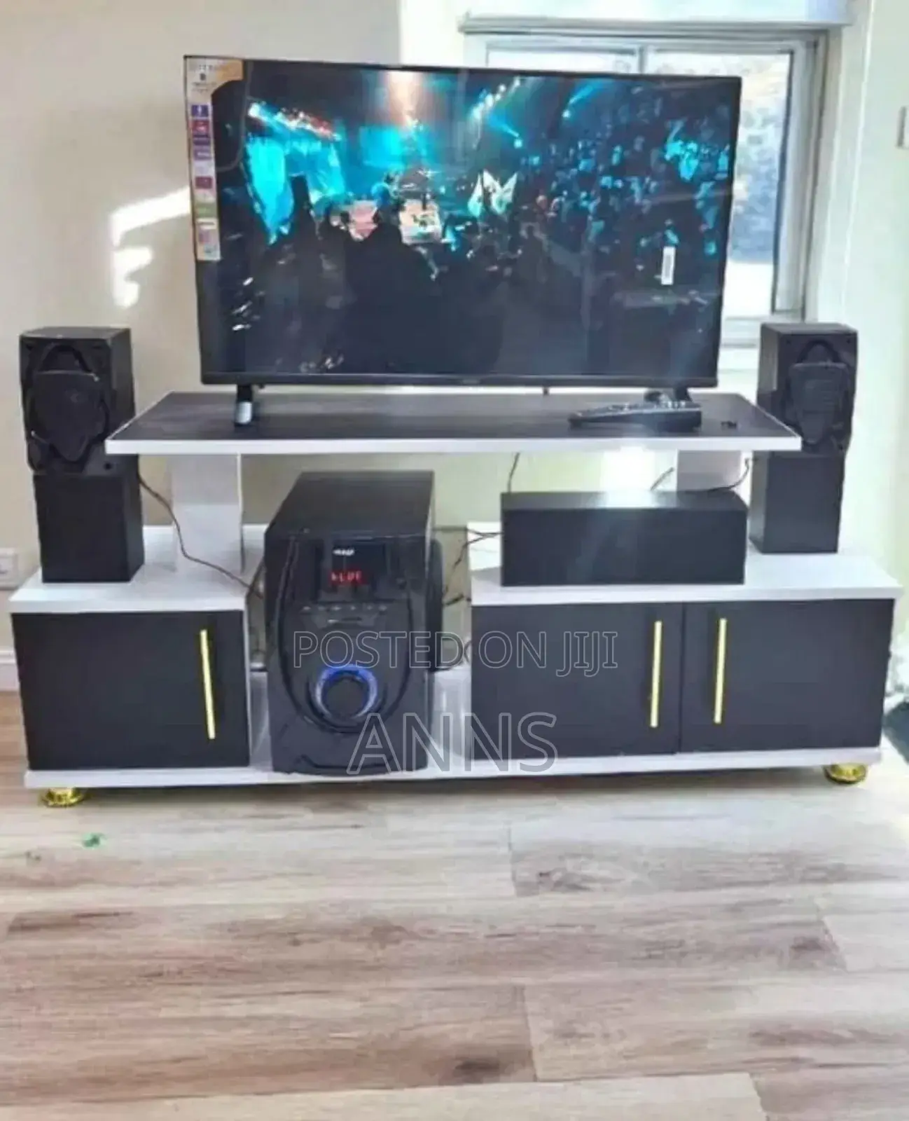 Black and White Tv Stand/ Instabul 2