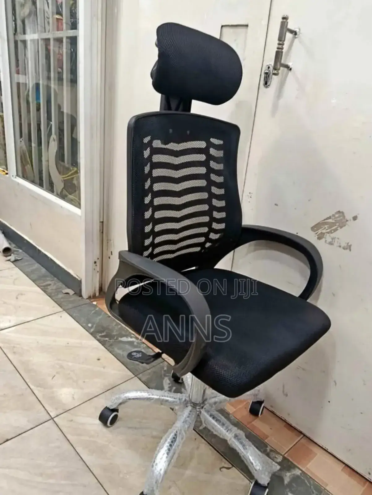 Rotating Office Chair With Headrest