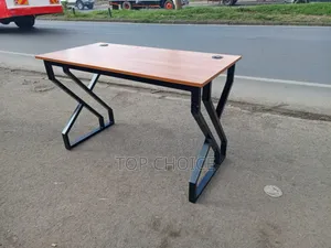 Modern Standard Office Desk