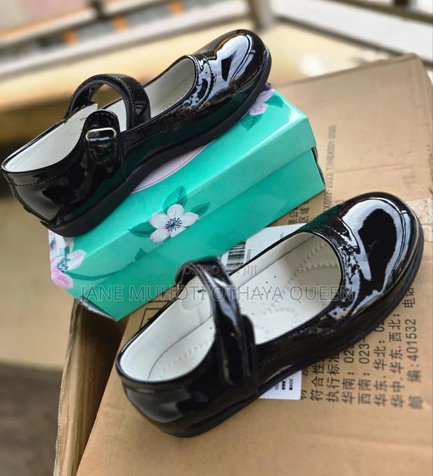 *Girls High-Quality Black Wipe - main view