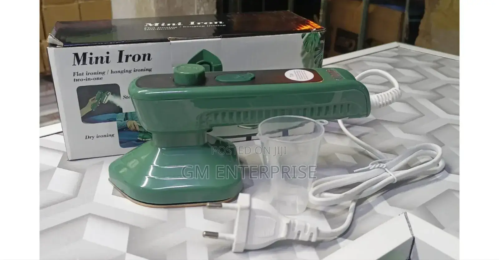 *Mini Electric Handheld Steam Iron
