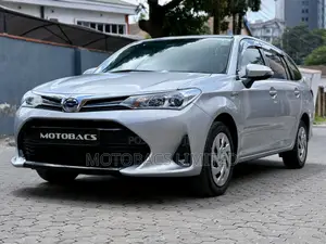 Toyota Corolla Fielder 1.5 Hybrid FWD 2018 Silver