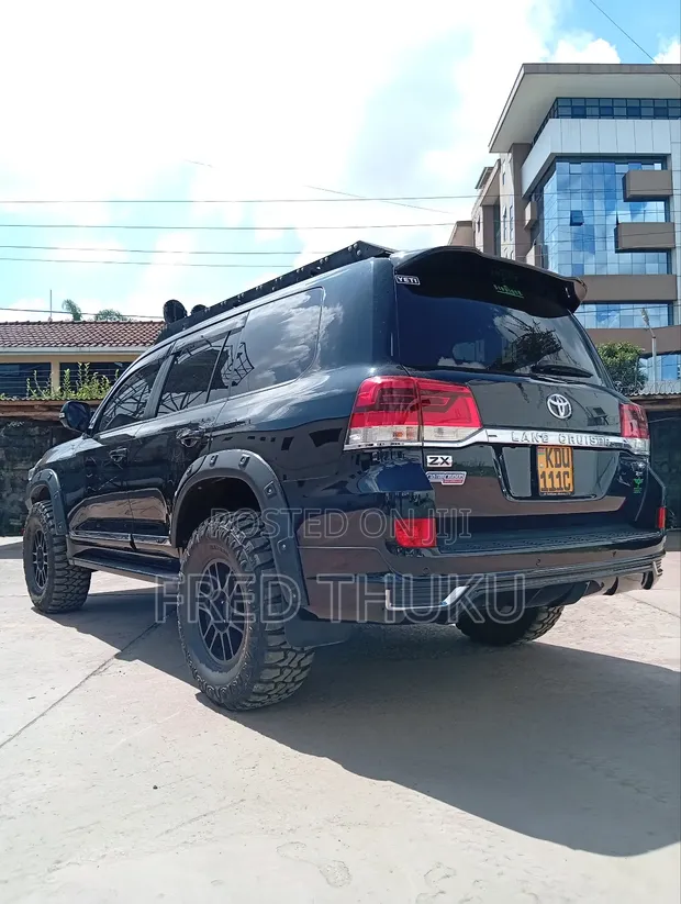 Toyota Land Cruiser 4.6 V8 ZX 2018 Black in Kilimani - Cars