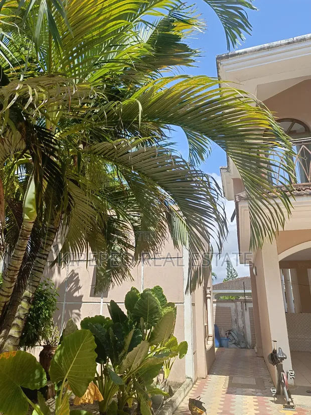 5bdrm Maisonette in Nyali for rent