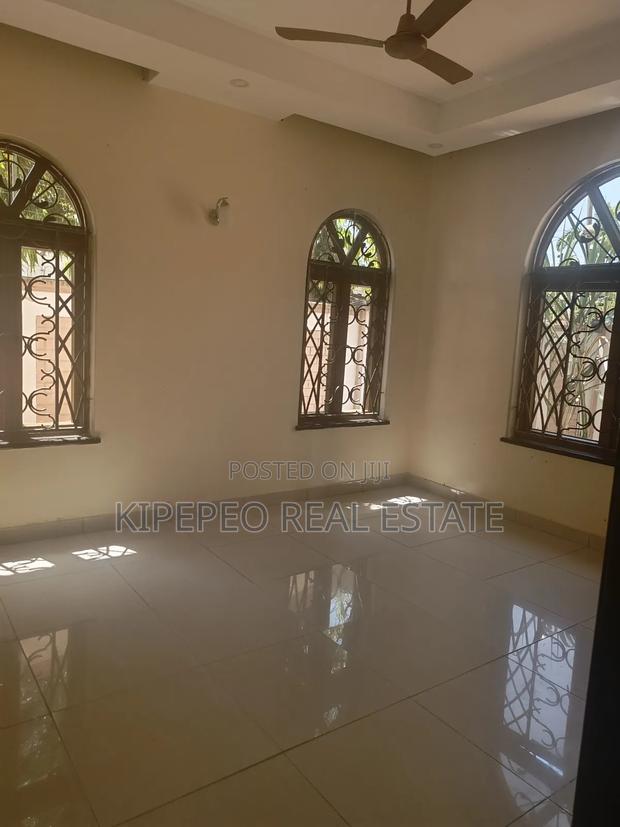 5bdrm Maisonette in Nyali for rent - thumbnail 15