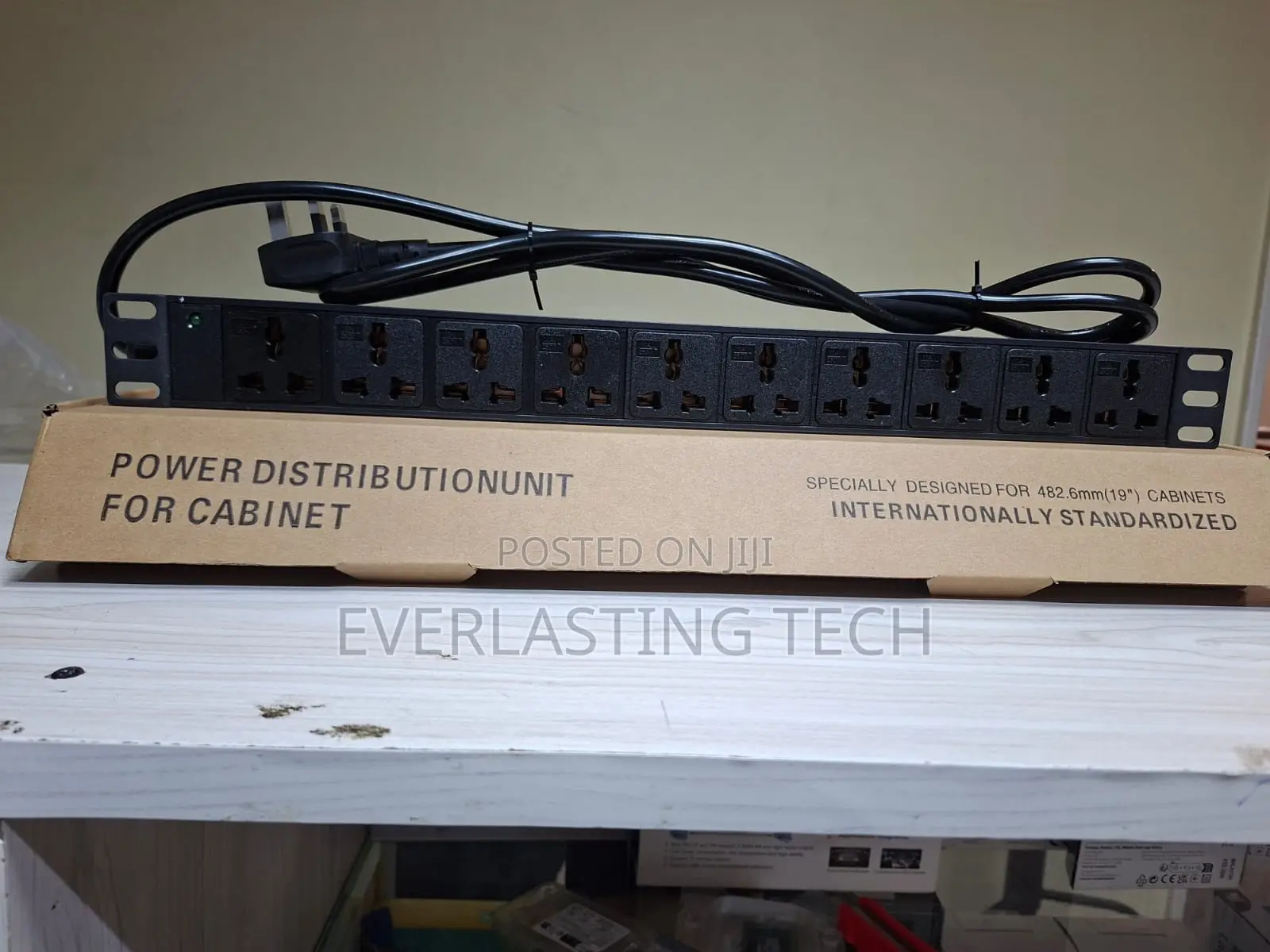 10 Way Power Distribution Unit (Pdu) With Uk Plug