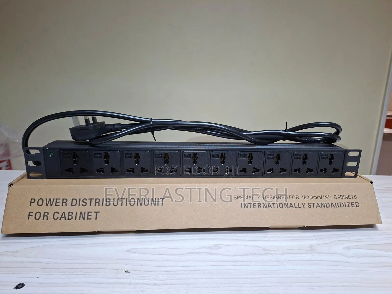 10 Way Power Distribution Unit (Pdu) With Uk Plug
