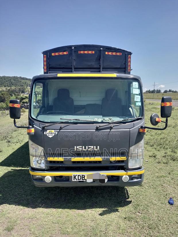 A Very Clean Isuzu Elf - main view